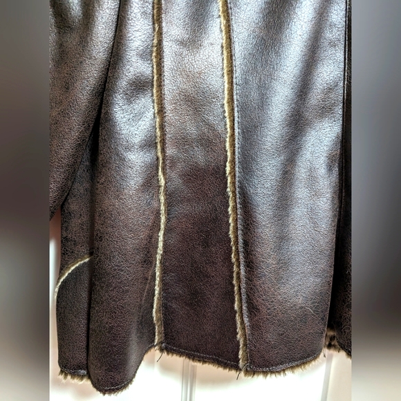 Women's Large aged brown coat with faux fur lining - Picture 9 of 10